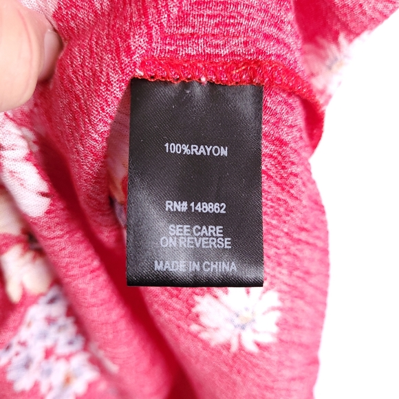 TORRID Women's Red Floral Short Sleeve Blouse Size 0 - Picture 6 of 10